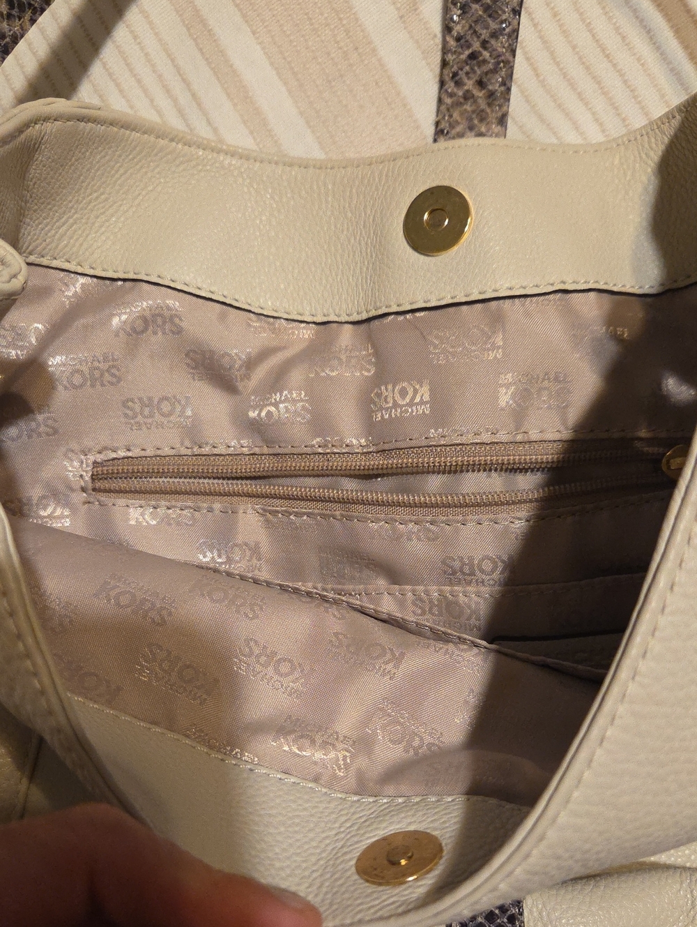 Michael Kors Cream Leather Shoulder Bag with Snake-Trim Accents - Picture 2 of 6